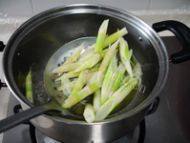 野生笋肉丸汤做法图解4)