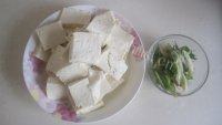 鱼干炖豆腐做法图解4)