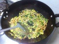 美味的清炒黄豆芽做法图解5)