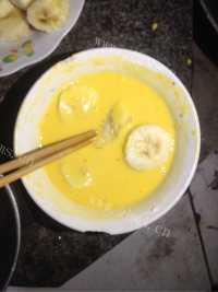 回味无穷的拔丝香蕉做法图解3)