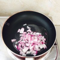 可口的香菇土豆卤肉饭做法图解7)