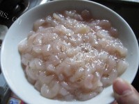 家常清炒手剥河虾仁做法图解3)