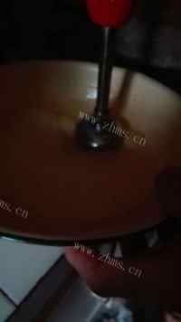 美味的香蕉牛奶松饼做法图解4)