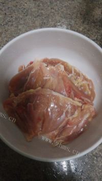 美味黑椒鸡腿汉堡做法图解3)