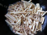 家常菜杏鲍菇炒肉丝做法图解6)