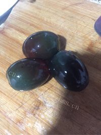 DIY凉拌皮蛋做法图解1)
