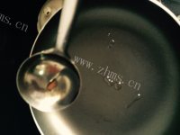 美味的猪肉煲仔饭做法图解5)