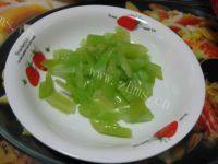 简易的凉拌芹菜花生米做法图解6)