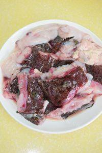 美味的安康鱼炖豆腐做法图解3)