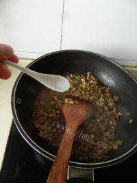美味的酸豆角肉末盖浇面做法图解10)