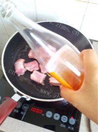 家庭版土豆焖排骨做法图解4)