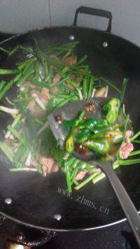 家常菜蒜苗炒肉片做法图解8)