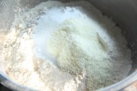 自制红豆面包卷做法图解1)