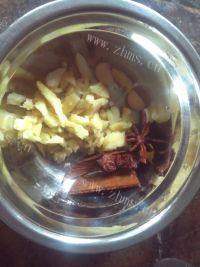 自制美味的土豆烧鸭肉做法图解2)