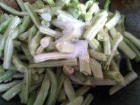 家常豆角炒牛肉做法图解9)