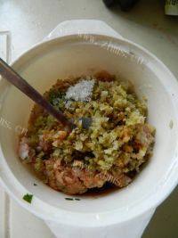 自制榨菜鲜肉月饼做法图解3)