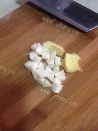 好吃的红烧小鸡腿做法图解2)