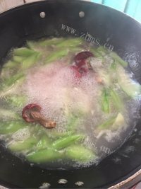 食欲满满的丝瓜肉片汤做法图解3)