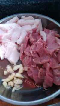家常菜猪肉炒青瓜做法图解1)