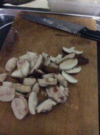 美味的黑胡椒牛排做法图解2)