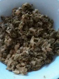 自制梅菜蒸肉饼做法图解1)