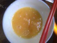 简易的米饭鸡蛋饼做法图解4)