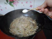 好吃营养的莲藕炒肉做法图解11)