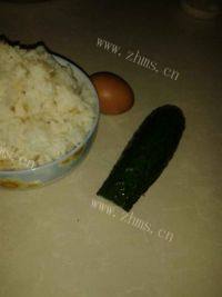 美味的黄瓜鸡蛋炒饭做法图解1)