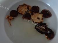 美食香菇腊肠煲仔饭做法图解1)