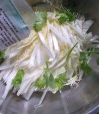 易做的凉拌白菜做法图解2)
