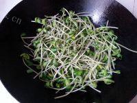 家常菜清炒黑豆苗做法图解3)