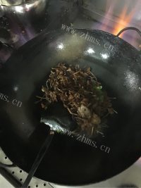 美味的炒皮挑菌做法图解4)