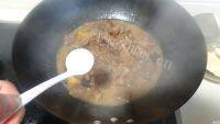 自制土豆烧牛腩做法图解8)