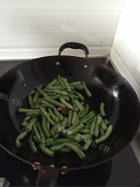 家常菜豆角炖土豆做法图解5)