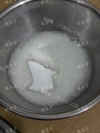 自制酸奶戚风做法图解7)