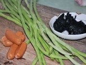 橄榄菜炒豆丁做法图解1)