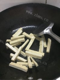 家庭版芹菜炒香干做法图解3)