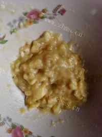 美味的香蕉松饼做法图解3)