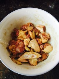 家常菜土豆焖鸡做法图解1)