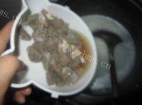 味道极佳的菠菜猪肝粥做法图解6)