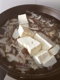 美味的香菇豆腐汤做法图解8)