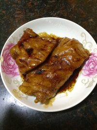 美味的卤猪颈肉做法图解4)