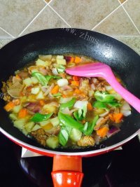 色泽鲜亮的咖喱牛肉饭做法图解5)