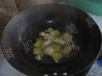家常菜猪肉酸菜炖粉条做法图解6)