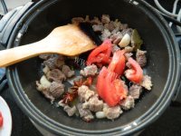 番茄土豆炖牛腩做法图解5)