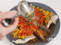 美味的双色剁椒鱼头