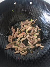 简单的芹菜炒肉丝做法图解5)