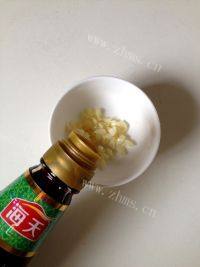 蒜蓉粉丝蒸扇贝做法图解4)