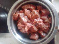 家常菜牛肉炖土豆做法图解1)