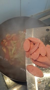 家常菜番茄炒菜花做法图解7)
